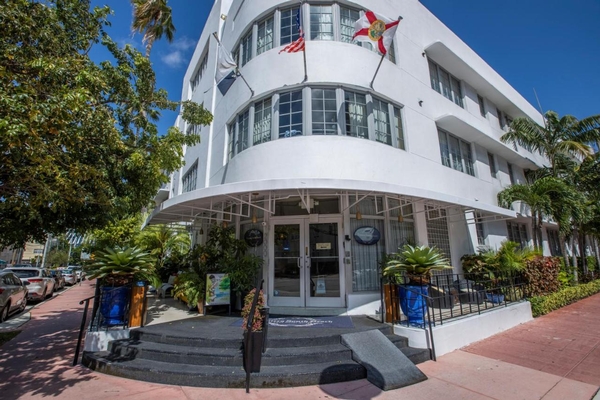 Riviera Suites Image #9