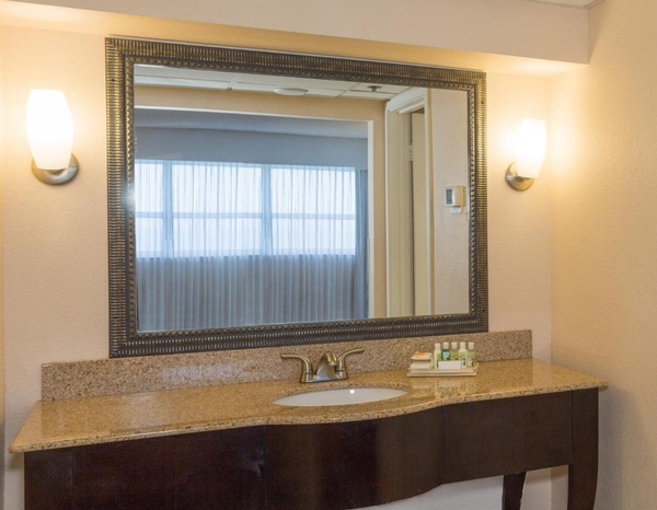 Holiday Inn Miami Beach-Oceanfront by IHG Image #11