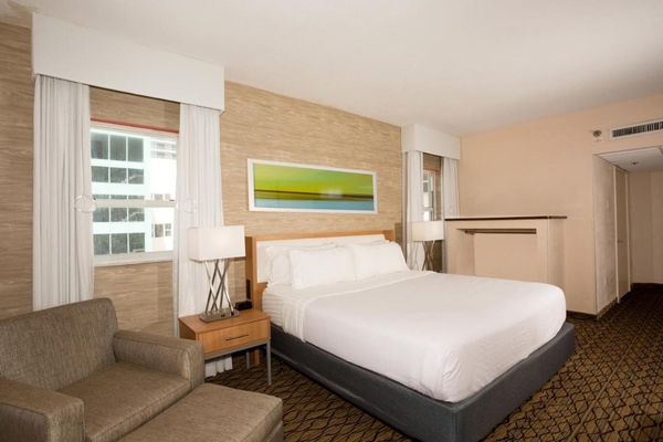 Holiday Inn Miami Beach-Oceanfront by IHG Image #12